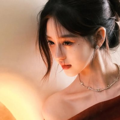 照片里的伴娘